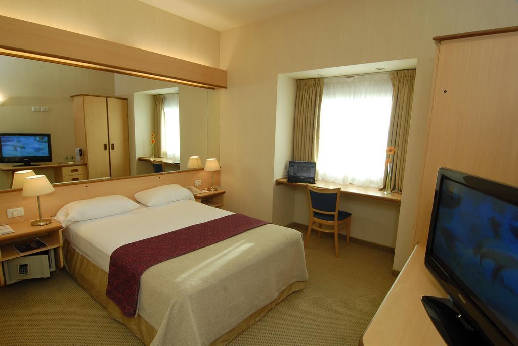 Hotel Aeroparque Inn & Suites Buenos Aires Exterior photo