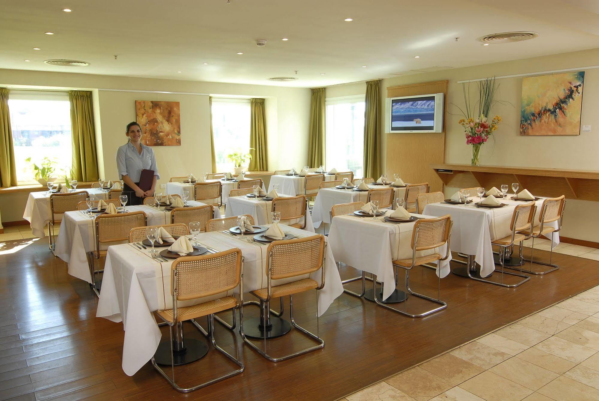 Hotel Aeroparque Inn & Suites Buenos Aires Exterior photo