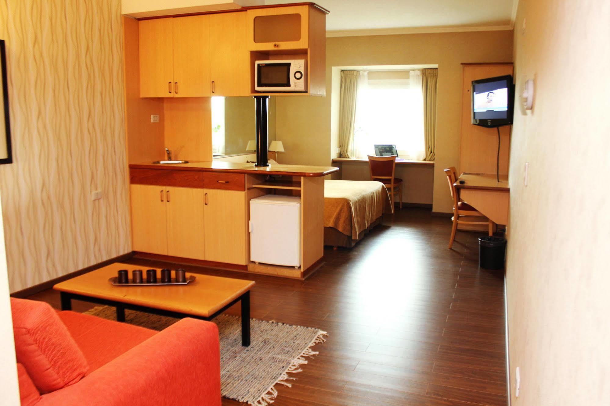 Hotel Aeroparque Inn & Suites Buenos Aires Exterior photo