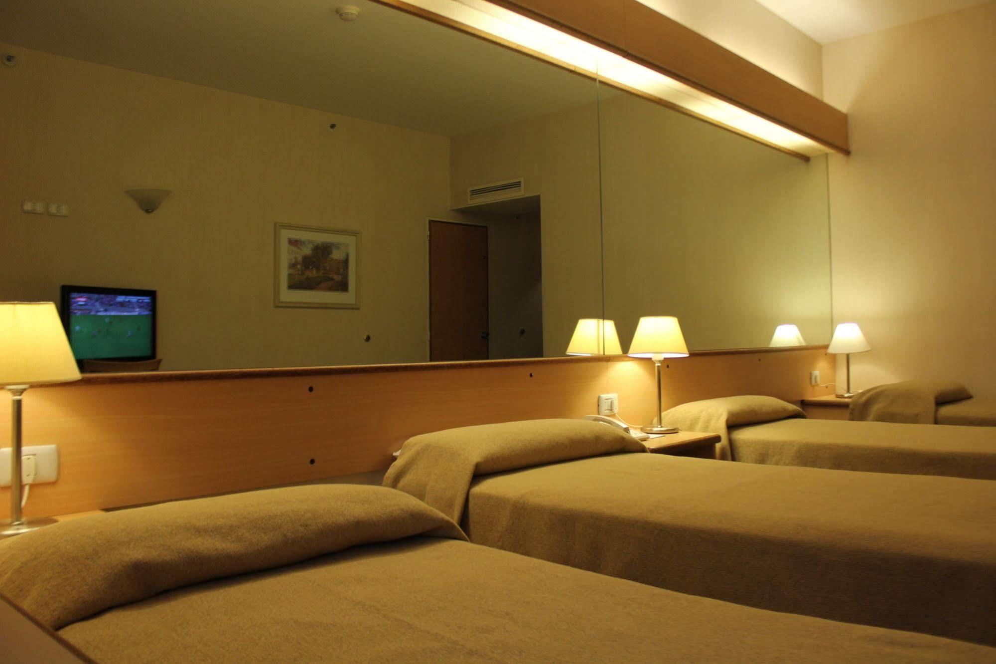 Hotel Aeroparque Inn & Suites Buenos Aires Exterior photo