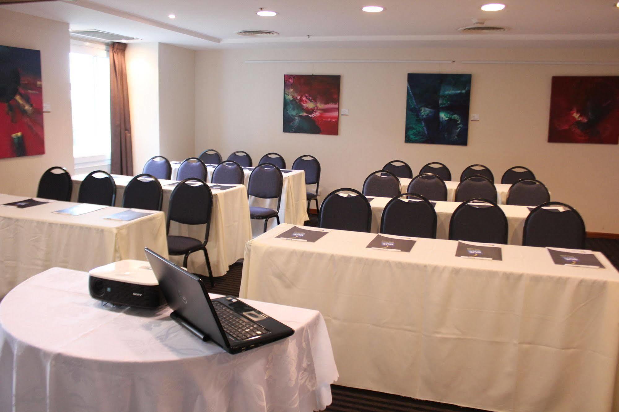 Hotel Aeroparque Inn & Suites Buenos Aires Exterior photo